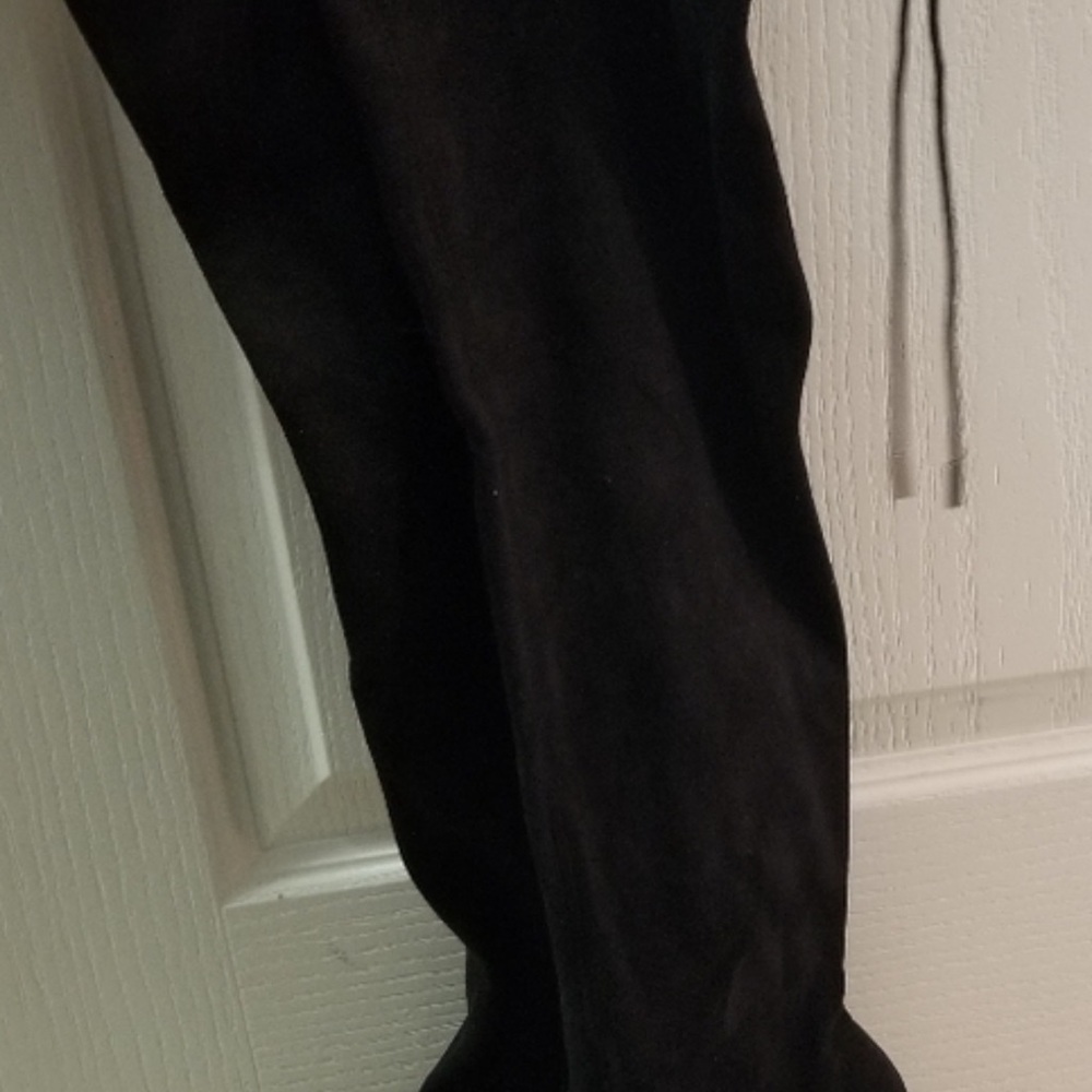 Pointed toe over the knee boots
